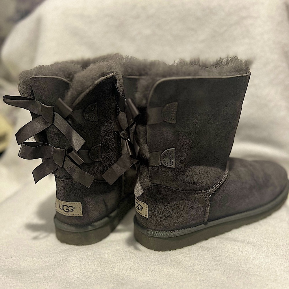 UGG Bailey boots gray